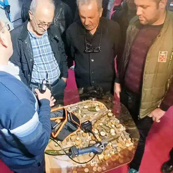 حضور پویا گندم طلایی در نمایشگاه بین المللی کشاورزی ارومیه 2 تست قیچی شارژی در غرفه پویا گندم طلایی در نمایشگاه کشاورزی ارومیه 1403